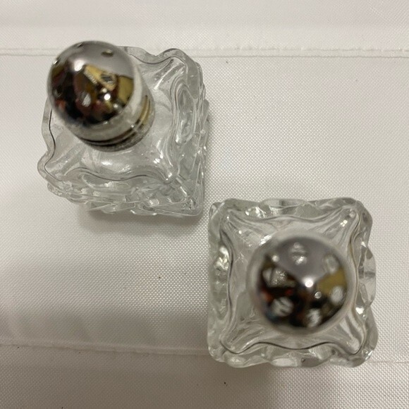 Vintage 1950's Leonard Japan Crystal Cut Glass Miniature Salt and Pepper Shakers - Picture 5 of 7
